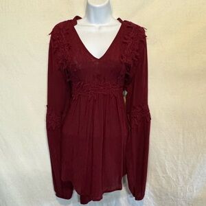 A-169 Coco & Jaimeson Burgundy Lace Trim Hi Lo Long Sleeve Blouse Size‎ M